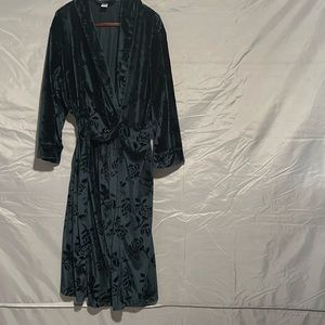 Jasmine Rose Forrest green velvet robe in great condition size 1X.
